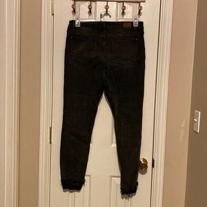 Judy Blue distressed raw hem cuff. Size 15/32